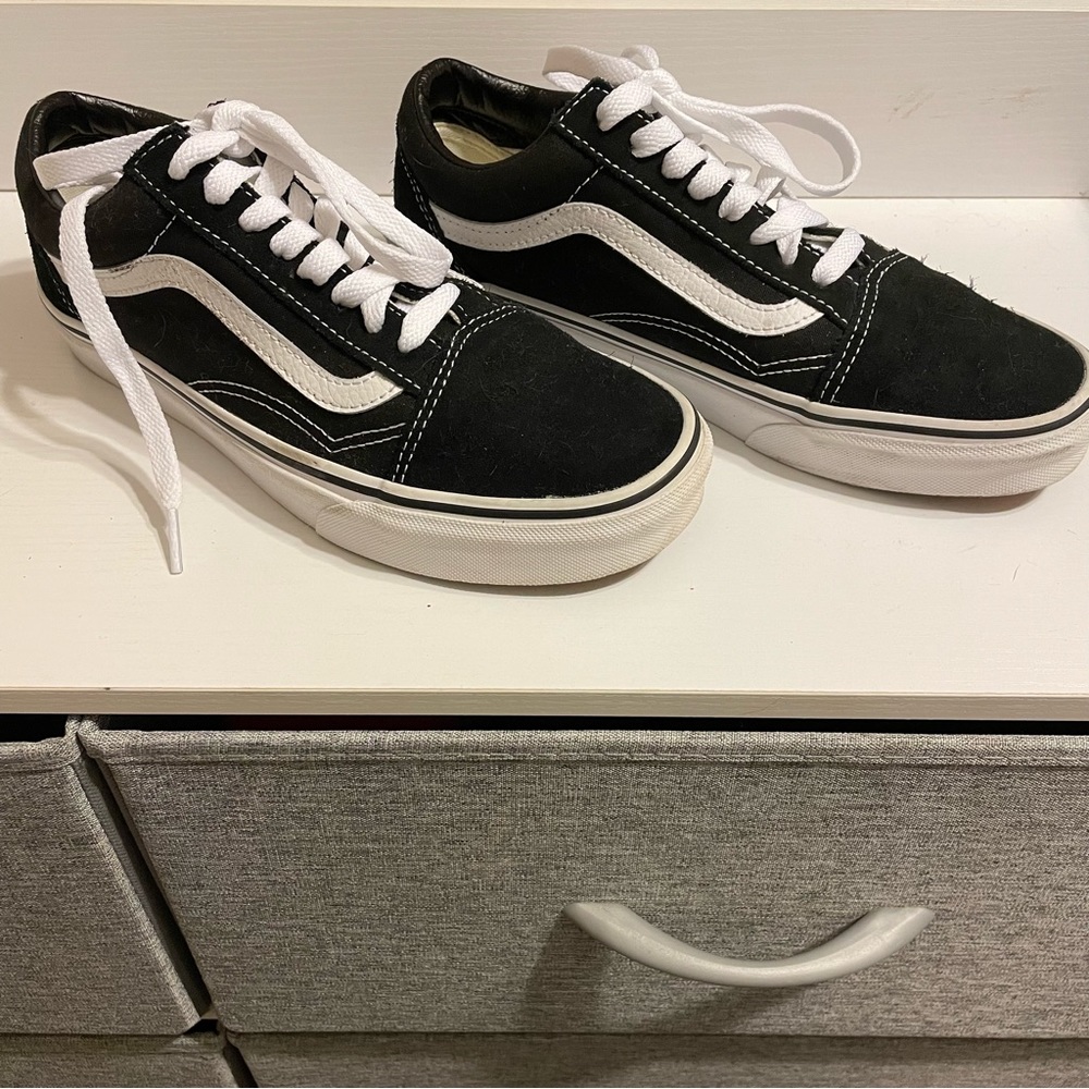 Women’s black Old Skool Vans size 8